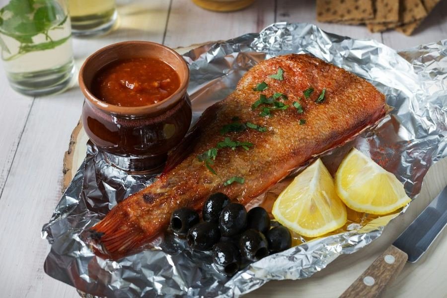 Cabillaud en papillote, tomates-olives