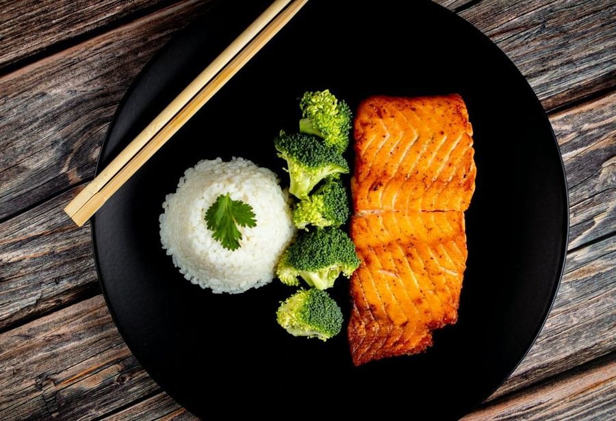 Saumon, quinoa et brocoli rôti